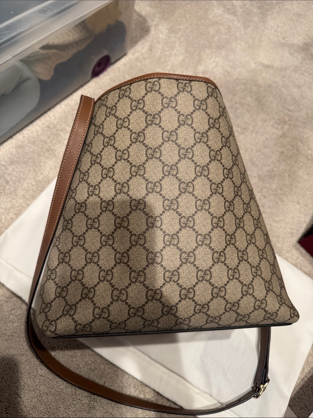 Authentic Gucci Beige GG Canvas Medium Bucket Bag with Chestnut Trim - Picture 5 of 16
